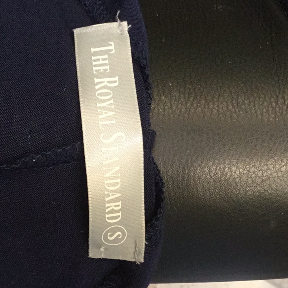 Wrap around top soft and stretchy fabric, so cute over leggings navy